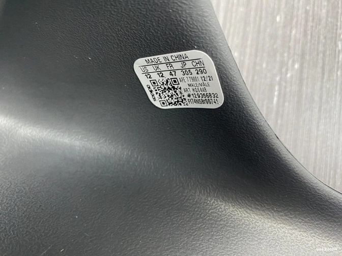 Adidas HQ6448 Slide Yeezy Onyx 0918
